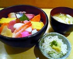 ち～らしぃ、寿司～な～ら～ぁ♪ちなみに700円m(_ _)m